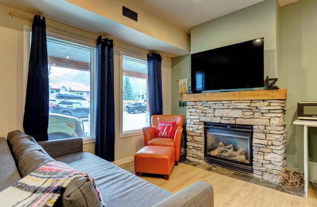 The Mountain View | Amazing Views, Private Hot Tub, Centrally Located