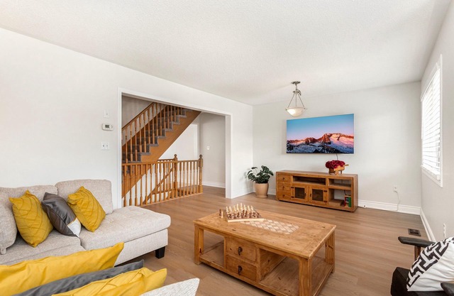 The Mt Pleasant Residence - Your Cozy Away-HOME - *Free Parkg*Workspace*GO-Stn