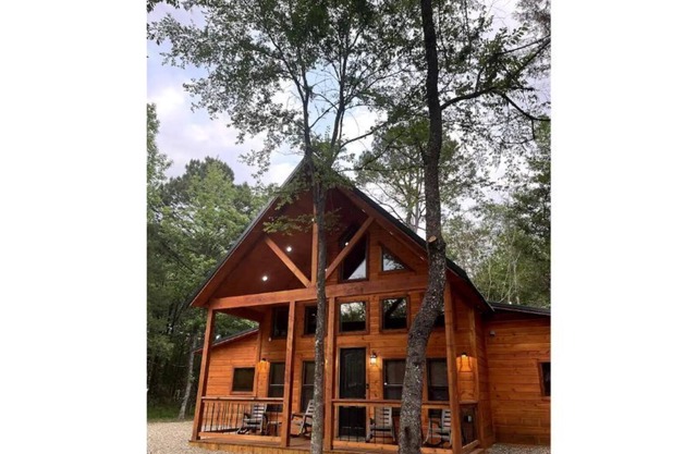The New Rustic Quiet Stream Luxury Cabin sleeps 8