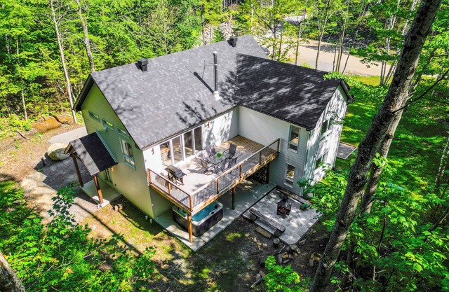 The Nyla | Spa | Indoor and Outdoor Fireplace | Ping Pong | Foosball