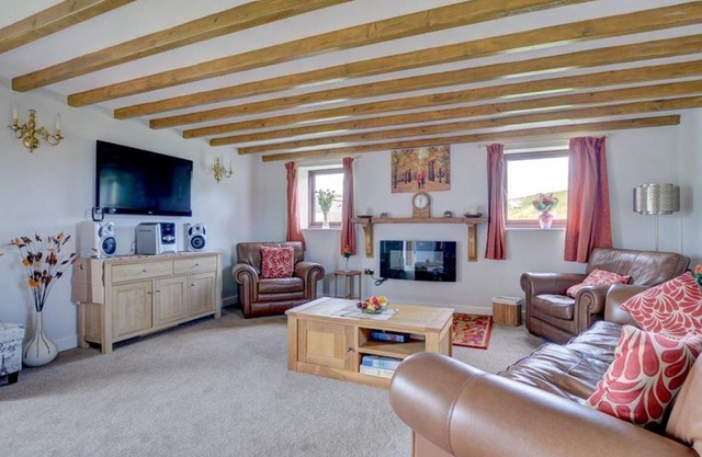The Old Cow Byre - Two Bedroom House, Sleeps 4