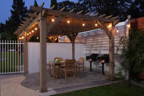 The Orchard Hotel Ukiah Wine Country Free Breakfast, Pool, & Hot Tub