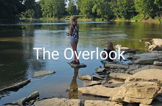 The Overlook. Cozy 1-bedroom on the banks of the Beautiful White River