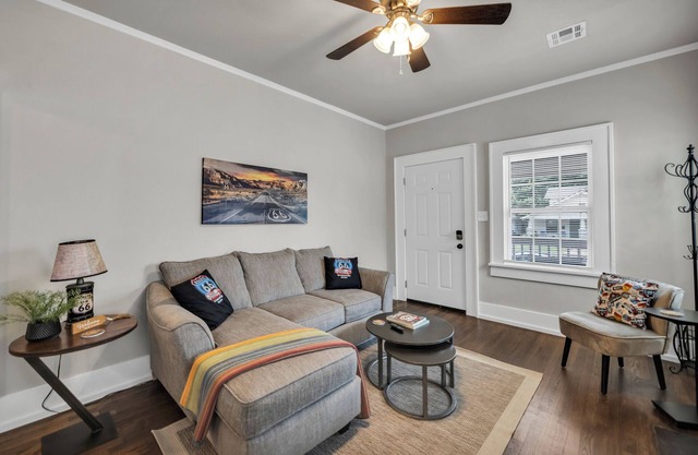 The Peach on Route 66/TV in Both Bedrooms/Pergola