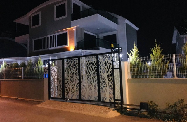 THE PEARL OF THE VILLA