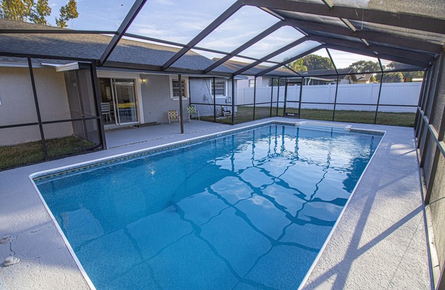 The perfect retreat: sea la vie, family-friendly home w/pool also near cities