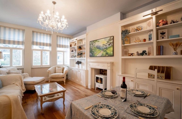 The Plush Putney Retreat
