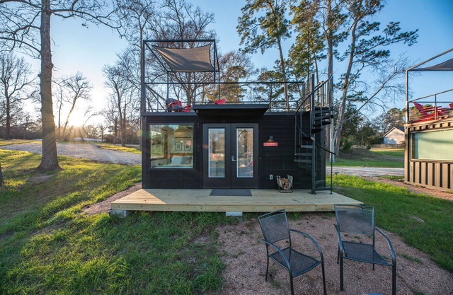 The Point: 2 mins to Lake Conroe! Rooftop deck, Heated Pool, Fire Pit