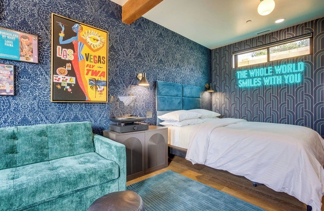 The Prima @ The Louie Boutique Motel, Walk to Everything! Dog Friendly!