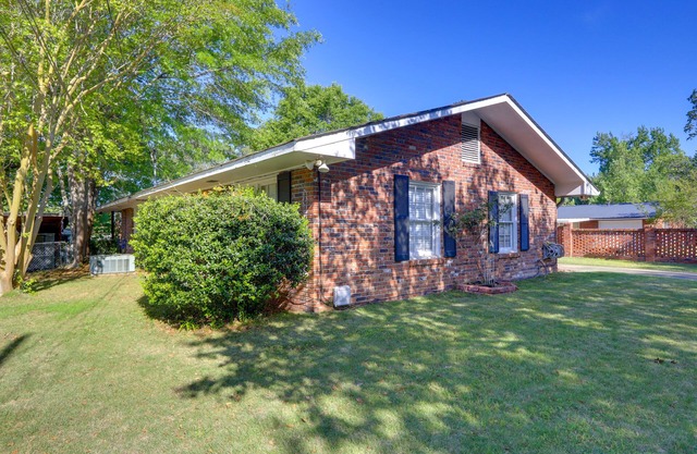 'The Ranger House' Columbus Home: Fenced Backyard