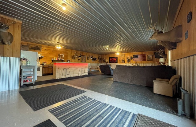 The Red Lodge! Pet Friendly!