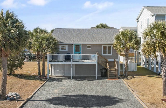 "The Reel Pour House" - Pet Friendly Canal Home, 2 Bedrooms/2 Bathrooms