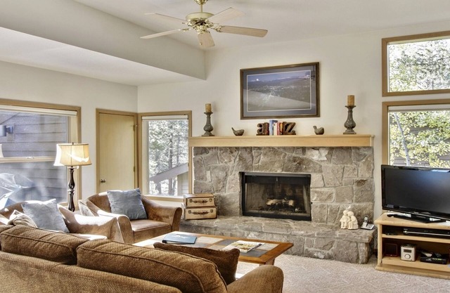 The Ridge at Sunriver - Condo #16 - Access provided to onsite seasonal swimming pool & tennis facilities, year-round hot tub plus 4 bikes