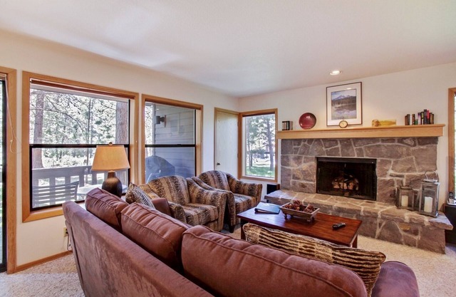 The Ridge at Sunriver - Condo #31 - Access provided to onsite seasonal swimming pool & tennis facilities, year-round hot tub plus 4 bikes