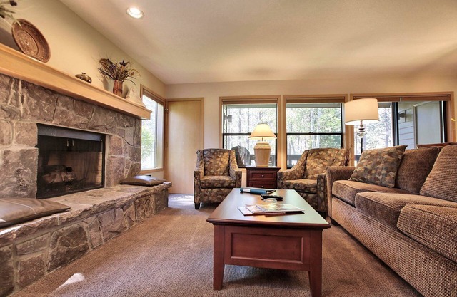 The Ridge at Sunriver - Condo #45 - Access provided to onsite seasonal swimming pool & tennis facilities, year-round hot tub plus 4 bikes