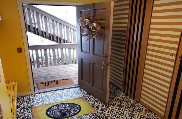 The Ridge at Sunriver - Condo #3 - Access provided to S.H.A.R.C. Aquatics Park. Only condos next door to S.H.A.R.C. Two minute walk to S.H.A.R.C. Facility. Private Ridge HOA Pool and Year Round Hot Tub Too! Includes 4 bikes.