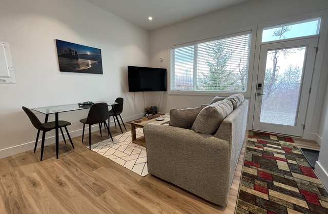 The Ridge Suite-Vancouver Island