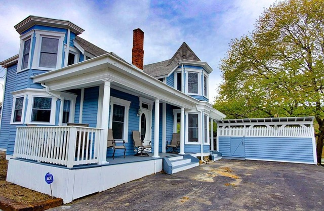 The River House | 3BR,2.5BA,Hot Tub, IN the Heart of Ohiopyle!