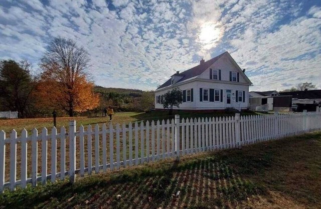 The RIVER HOUSE! Expansive Vermont colonial Connecticut River & Private 2acres