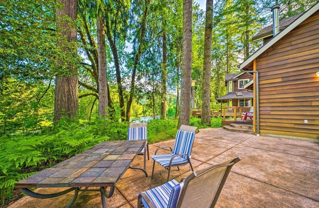 The River House' w/Deck, on McKenzie River!
