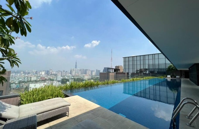 The Rixx Downtown Apartment with 2 BDR/Netflix/Pool/Sauna/Gym