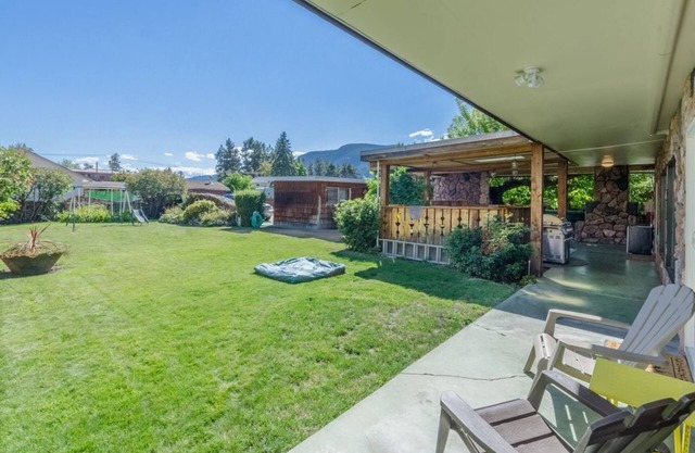 The Rockhouse Suite - Modern Open Concept Suite - Beautiful backyard