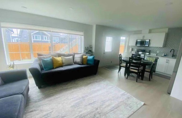 The Royal Bay Escape: Cozy 2 bedrooms garden suite