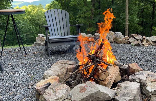 The Rusty Lantern! Enjoy peace and quiet in this cozy mountain cabin! Free WiFi