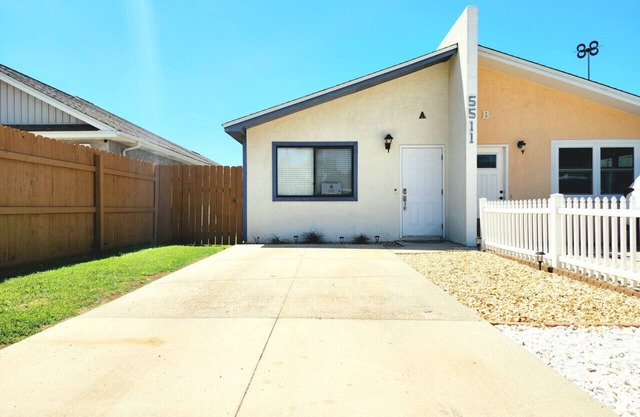 The Sand Dollar King Bed 6 Min Walk to Beach!