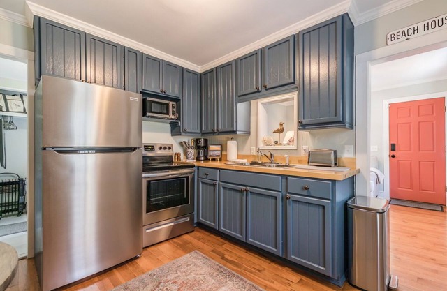 The Sandpiper Cottage - Just Steps From The Water