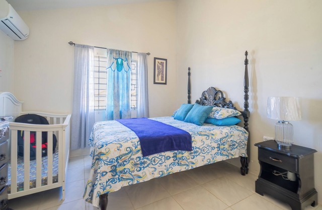 "The Savannah @ Phoenix" A cool family friendly home close to Major Attractions.