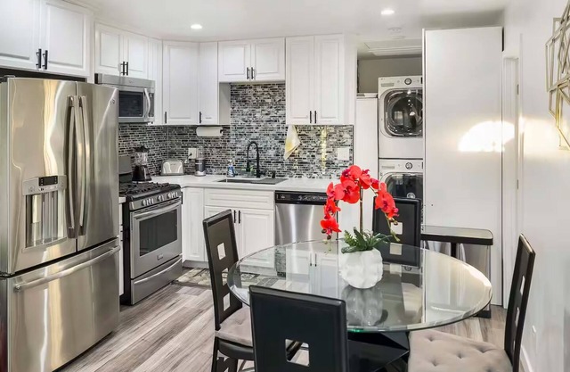 The Shalimar Casita, Fits 6 Guests, Smart Tvs, Remodeled Unit, Full Size Kitchen