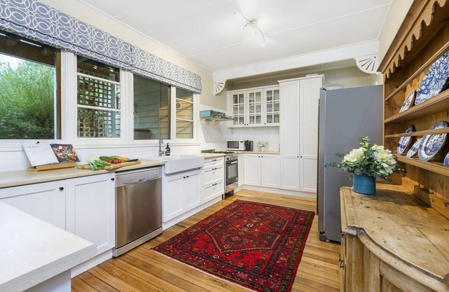 The Shearwater Deck - 250m from the bay beach - BEACHSIDE SPA COTTAGE