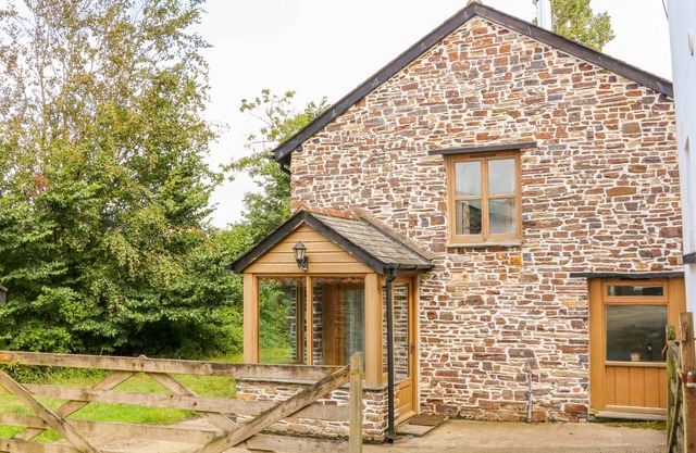 THE SHIPPON, pet friendly, character holiday cottage in Barnstaple
