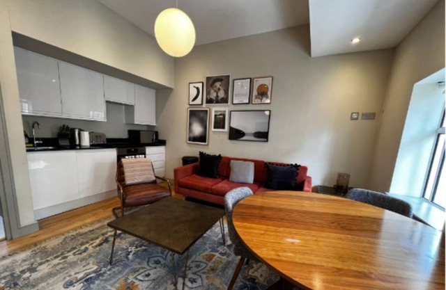 The Soho Loft - Elegant & Modern 1BDR in Soho