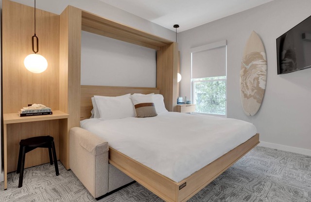 The St. Laurent: Two Rooms - Sleeps 4