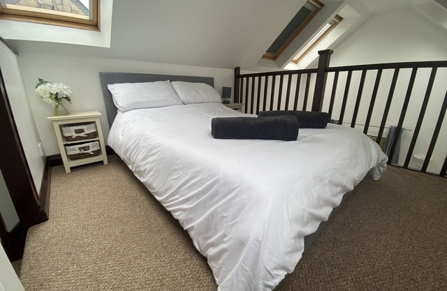 The Stables - Detached Cottage with Private Garden