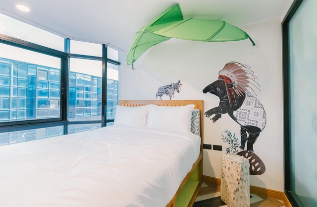 The Standard Room Queen Bed: Tapir