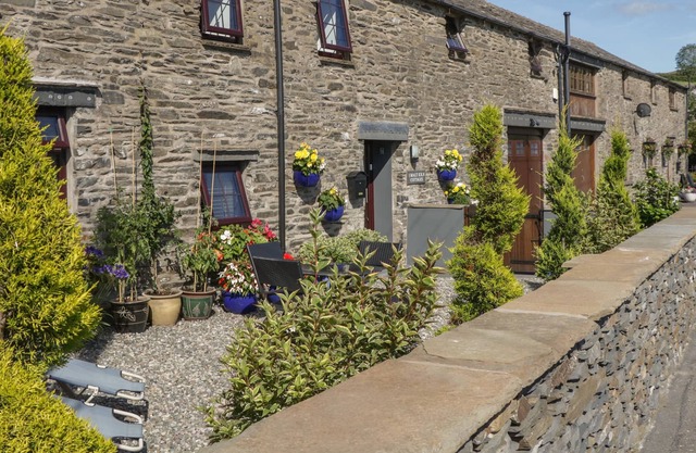 THE STUDIO MALT KILN COTTAGES, pet friendly in Grizebeck