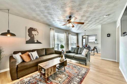 The Swank - Close to Downtown