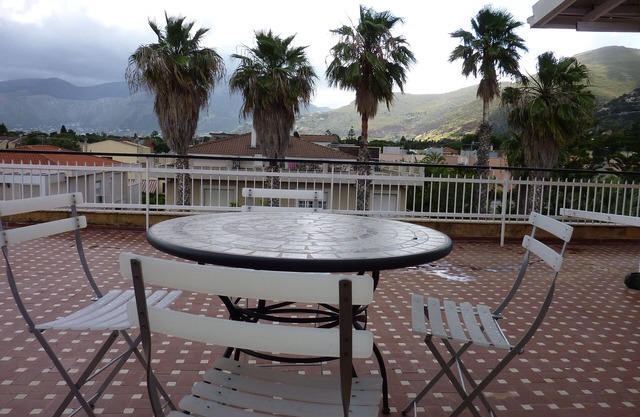 THE TERRACE HOUSE IN MONDELLO