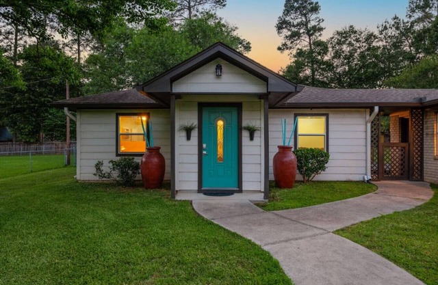 The Texas-Sized Studio is in a quiet neighborhood and is close to many amenities