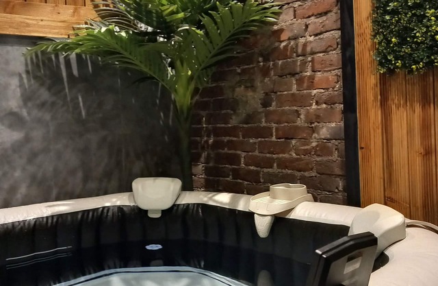 The theater dressing rooms. Quartier Chic 14personnes MAX sauna, champagne, bicycles, games
