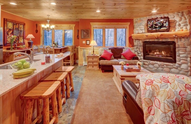 The Timber Wolf Lodge 2BR, mins to Canyons Skiing