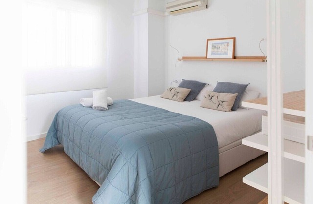 The Torres de Quart Apartment II by Florit Flats