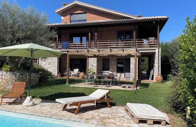 The tranquility of the Umbrian countryside a stone's throw from the center of Perugia