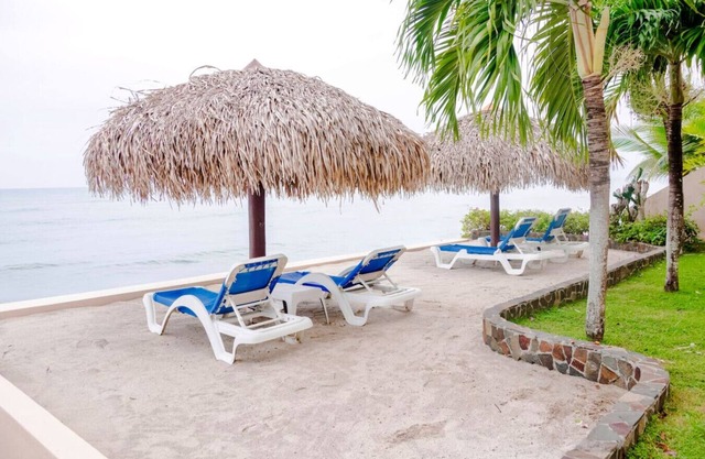 The Triton – Spacious One-Bedroom Oceanview Suite