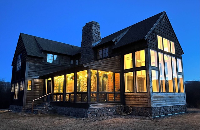 The Trout House is a river front 3-bedroom house in marvelous Wise River MT