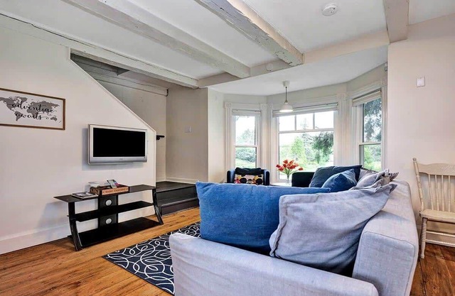 The Tulip Tree: Waterfront PEC Family Cottage