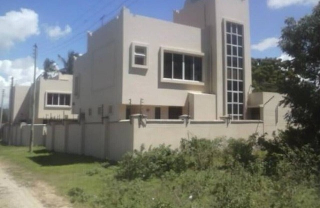 The Twin Home and apartments! The entire place for you.